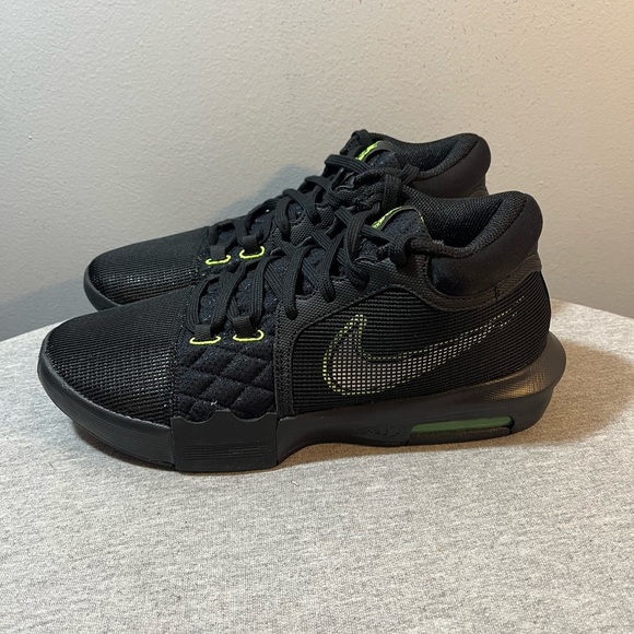 Nike Lebron Witness VIII Black/White-Volt Men's Shoe Size 9.5 FB2239-002 - Picture 4 of 11